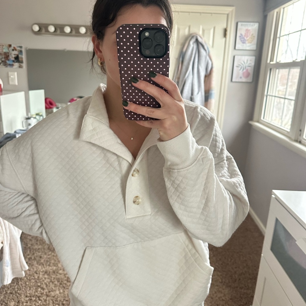 White Quilted Pullover and Shorts Set - Picture 2 of 4